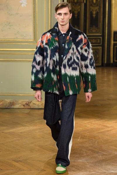 Look 17